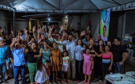 Moradores do setor Campo Bello participam de plenária com Eduardo Fortes