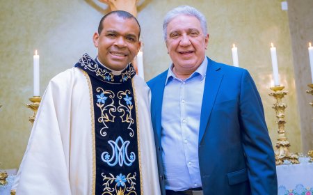 Vice-Governador Laurez Moreira Parabeniza Padre Eldinei Carneiro pela Posse como Pároco da Igreja São José em Dianópolis