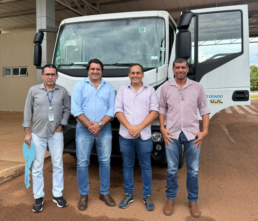 Deputado Eduardo Fortes celebra doação de caminhão pelo senador Eduardo Gomes para Horta Comunitária de Gurupi
