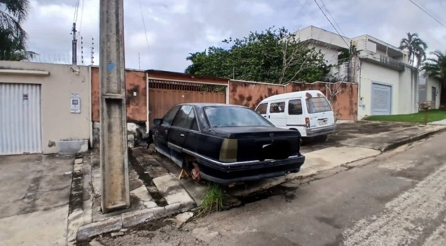 Prefeitura de Gurupi inicia ação para retirada de veículos abandonados em calçadas
