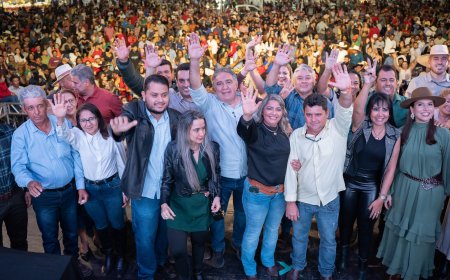 Laurez é recebido com carinho nos 45 anos de Palmeirópolis e reforça seu papel de líder próximo do povo tocantinense