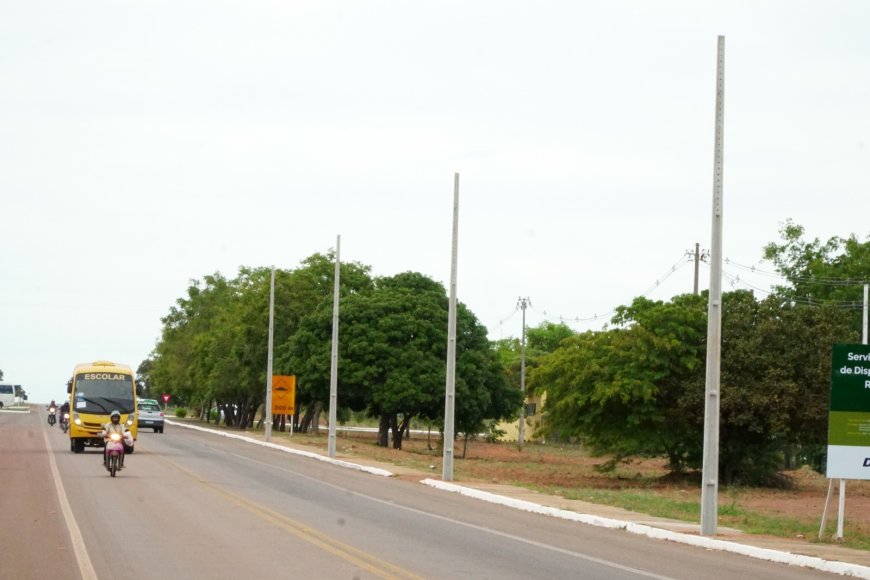 Prefeitura de Gurupi inicia obras de iluminação de LED na BR-242, saída para Peixe